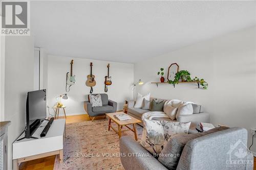 1007 - 1356 Meadowlands Drive E, Ottawa, ON - Indoor Photo Showing Living Room