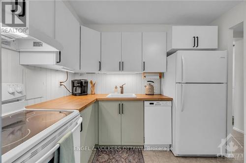 1007 - 1356 Meadowlands Drive E, Ottawa, ON - Indoor Photo Showing Kitchen