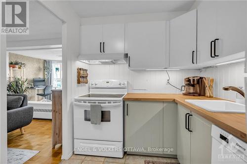 1007 - 1356 Meadowlands Drive E, Ottawa, ON - Indoor Photo Showing Kitchen