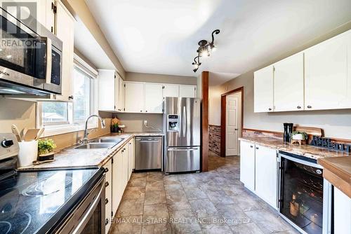 90 Chester Crescent, Scugog (Port Perry), ON - Indoor Photo Showing Kitchen With Double Sink