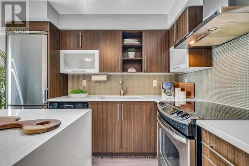 507 - 1 Michael Power Place, Toronto, ON - Indoor Photo Showing Kitchen