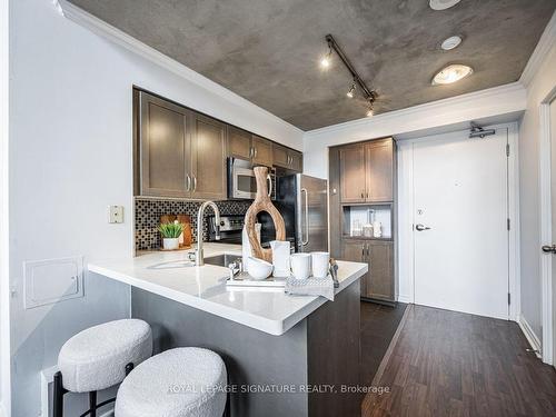 212-255 Richmond St E, Toronto, ON - Indoor Photo Showing Kitchen With Upgraded Kitchen