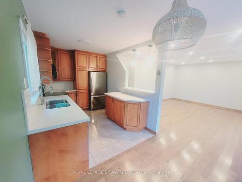 55 Bow Valley Dr, Toronto, ON - Indoor Photo Showing Kitchen With Double Sink