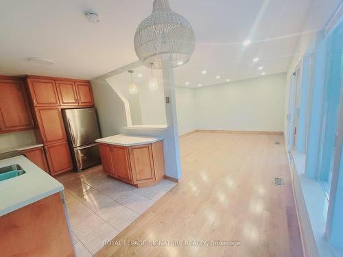 55 Bow Valley Dr, Toronto, ON - Indoor Photo Showing Kitchen