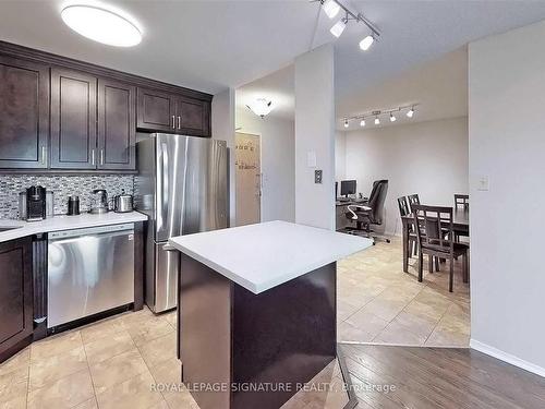 321-326 Major Mackenzie Dr E, Richmond Hill, ON - Indoor Photo Showing Kitchen With Stainless Steel Kitchen