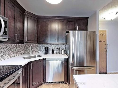 321-326 Major Mackenzie Dr E, Richmond Hill, ON - Indoor Photo Showing Kitchen With Stainless Steel Kitchen