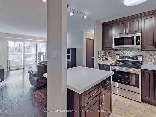 321-326 Major Mackenzie Dr E, Richmond Hill, ON - Indoor Photo Showing Kitchen