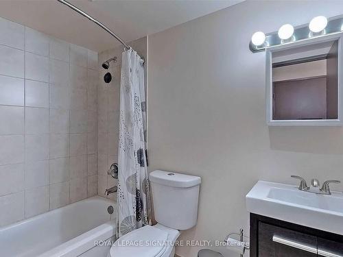 321-326 Major Mackenzie Dr E, Richmond Hill, ON - Indoor Photo Showing Bathroom