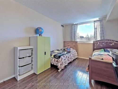 321-326 Major Mackenzie Dr E, Richmond Hill, ON - Indoor Photo Showing Bedroom