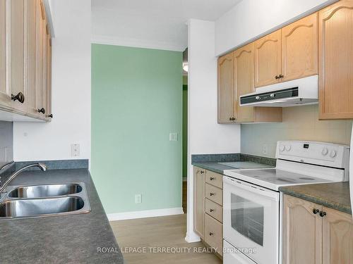 804-38 Fontenay Crt, Toronto, ON - Indoor Photo Showing Kitchen With Double Sink