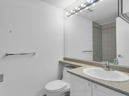 804-38 Fontenay Crt, Toronto, ON - Indoor Photo Showing Bathroom