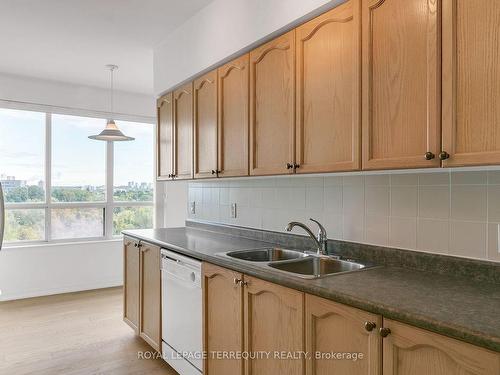 804-38 Fontenay Crt, Toronto, ON - Indoor Photo Showing Kitchen With Double Sink