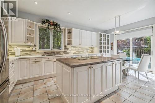 2794 Rainbow Crescent, Mississauga, ON - Indoor Photo Showing Kitchen With Double Sink