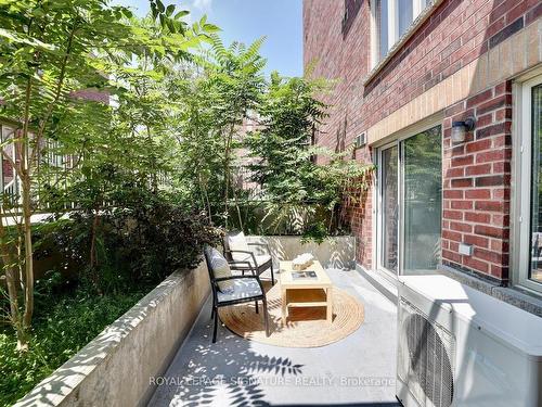 133-5 Elsie Lane, Toronto, ON - Outdoor