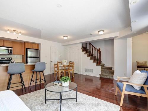 133-5 Elsie Lane, Toronto, ON - Indoor Photo Showing Living Room