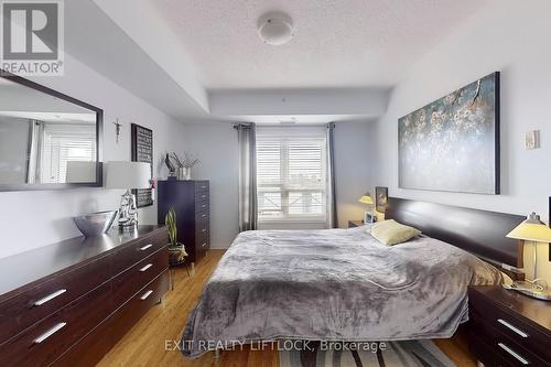 423 - 10 Mendelssohn Street, Toronto (Clairlea-Birchmount), ON - Indoor Photo Showing Bedroom