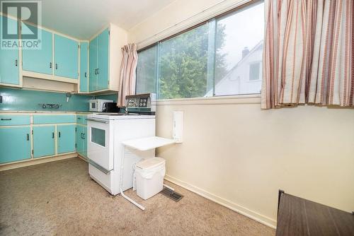 46 Thomson Crescent, Deep River, ON - Indoor Photo Showing Kitchen