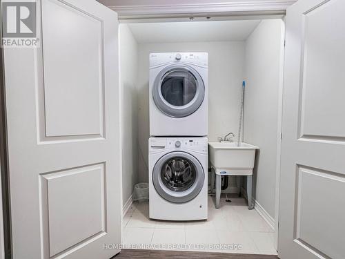 61 Sonoma Valley Crescent, Hamilton, ON - Indoor Photo Showing Laundry Room