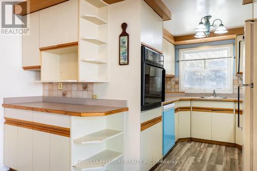 1239 Jalna Boulevard, London, ON - Indoor Photo Showing Kitchen