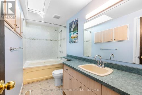 1239 Jalna Boulevard, London, ON - Indoor Photo Showing Bathroom