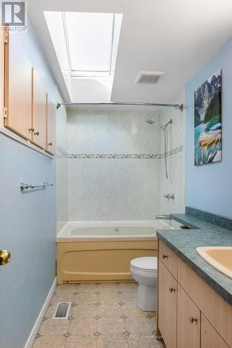 1239 Jalna Boulevard, London, ON - Indoor Photo Showing Bathroom