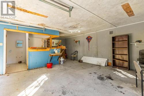 1239 Jalna Boulevard, London, ON - Indoor Photo Showing Garage