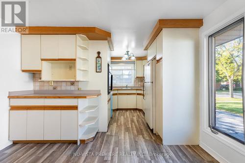 1239 Jalna Boulevard, London, ON - Indoor Photo Showing Kitchen