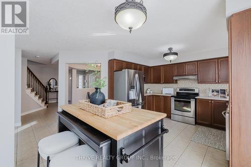 1007 Byronmanor Road, London, ON - Indoor Photo Showing Kitchen