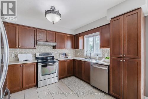 1007 Byronmanor Road, London, ON - Indoor Photo Showing Kitchen