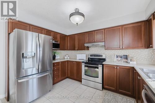 1007 Byronmanor Road, London, ON - Indoor Photo Showing Kitchen