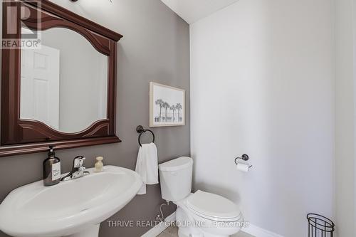 1007 Byronmanor Road, London, ON - Indoor Photo Showing Bathroom