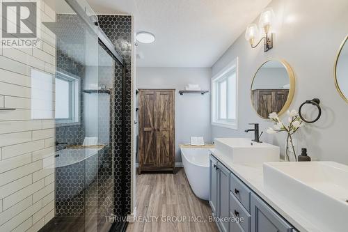 1007 Byronmanor Road, London, ON - Indoor Photo Showing Bathroom