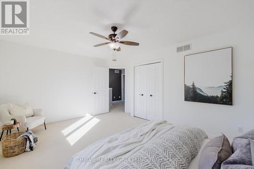 1007 Byronmanor Road, London, ON - Indoor Photo Showing Bedroom