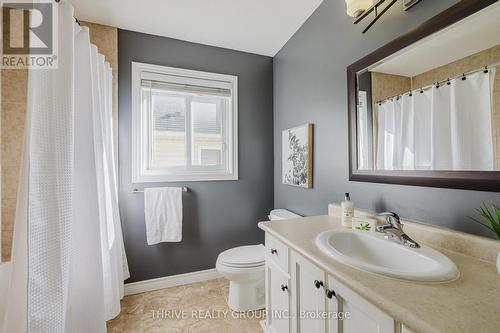 1007 Byronmanor Road, London, ON - Indoor Photo Showing Bathroom