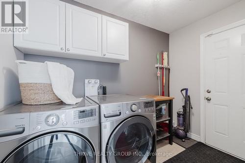 1007 Byronmanor Road, London, ON - Indoor Photo Showing Laundry Room