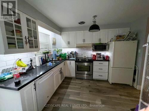 350 Vancouver Crescent, Oshawa, ON - Indoor Photo Showing Kitchen With Double Sink