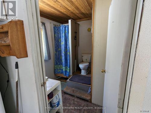 793 Lavoie Road, Fauquier-Strickland, ON - Indoor Photo Showing Bathroom