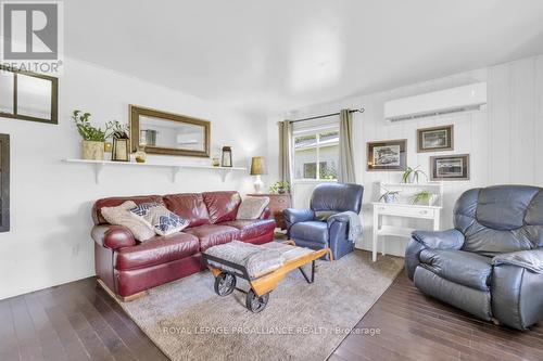 4388 Henderson Road, North Frontenac, ON - Indoor Photo Showing Living Room