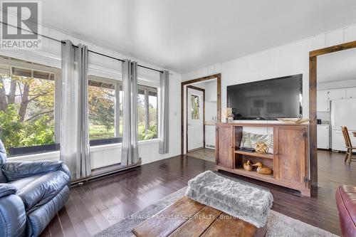 4388 Henderson Road, North Frontenac, ON - Indoor Photo Showing Living Room