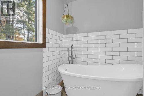 4388 Henderson Road, North Frontenac, ON - Indoor Photo Showing Bathroom