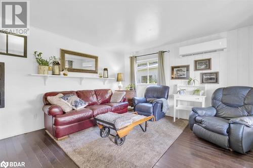 4388 Henderson Road, Arden, ON - Indoor Photo Showing Living Room