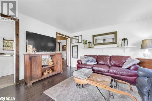 4388 Henderson Road, Arden, ON - Indoor Photo Showing Living Room