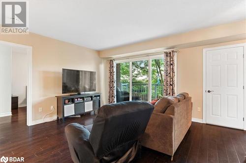 15 Heartwood Drive Unit# 107, Belleville, ON - Indoor Photo Showing Living Room