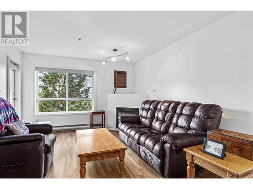 1120 Hugh Allan Drive Unit# 311, Kamloops, BC - Indoor Photo Showing Living Room With Fireplace