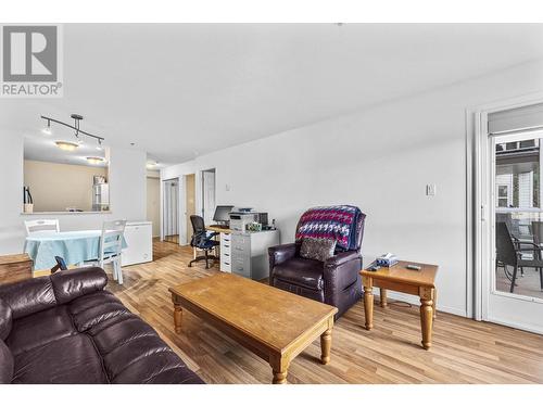 1120 Hugh Allan Drive Unit# 311, Kamloops, BC - Indoor Photo Showing Living Room