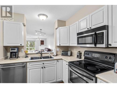 1120 Hugh Allan Drive Unit# 311, Kamloops, BC - Indoor Photo Showing Kitchen With Double Sink