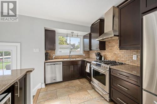 67 Dennis Avenue, London, ON - Indoor Photo Showing Kitchen With Upgraded Kitchen