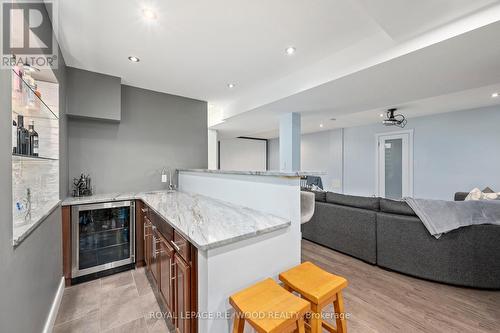 67 Dennis Avenue, London, ON - Indoor Photo Showing Kitchen