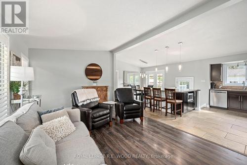 67 Dennis Avenue, London, ON - Indoor Photo Showing Living Room