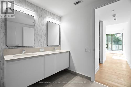 310 - 1414 Bayview Avenue, Toronto, ON - Indoor Photo Showing Bathroom